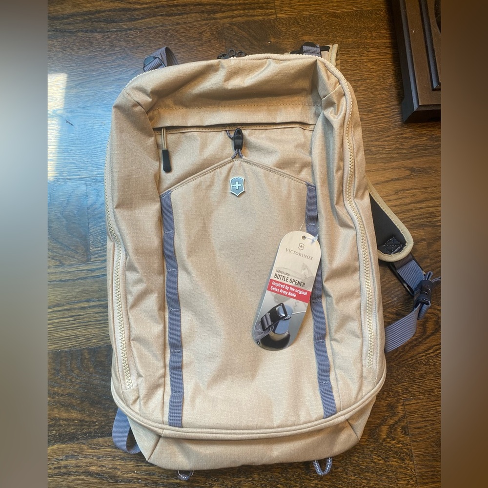 Victorinox Swiss Army Altmont Active Deluxe Laptop Backpack